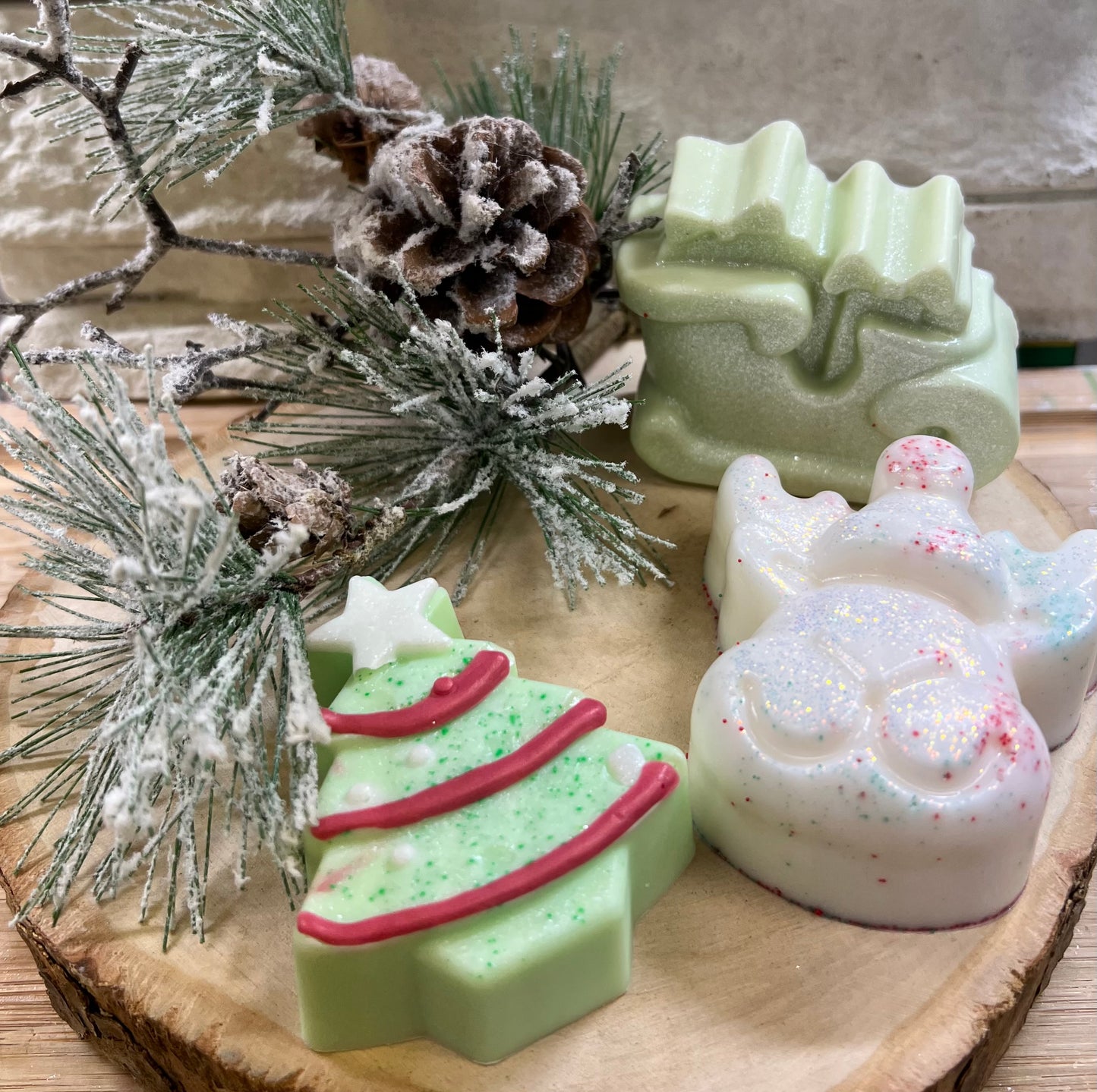 ASSORTED CHRISTMAS SCENTED GOAT MILK SOAP GIFT SET.