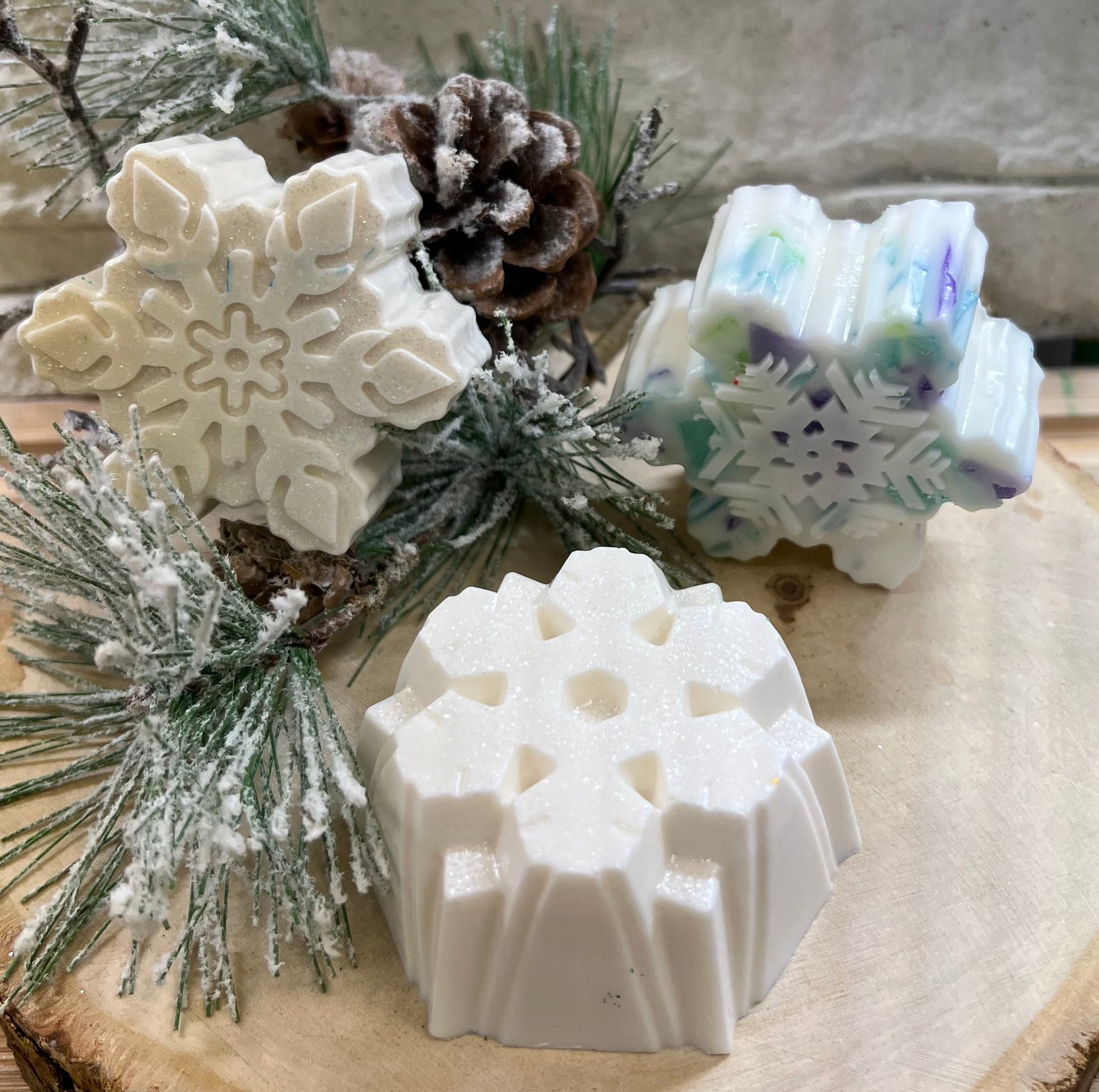 ASSORTED CHRISTMAS SCENTED GOAT MILK SOAP GIFT SET.